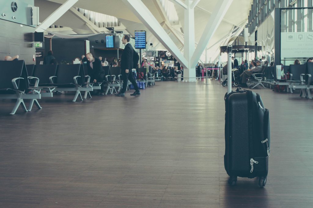 10 things you should not buy at airports